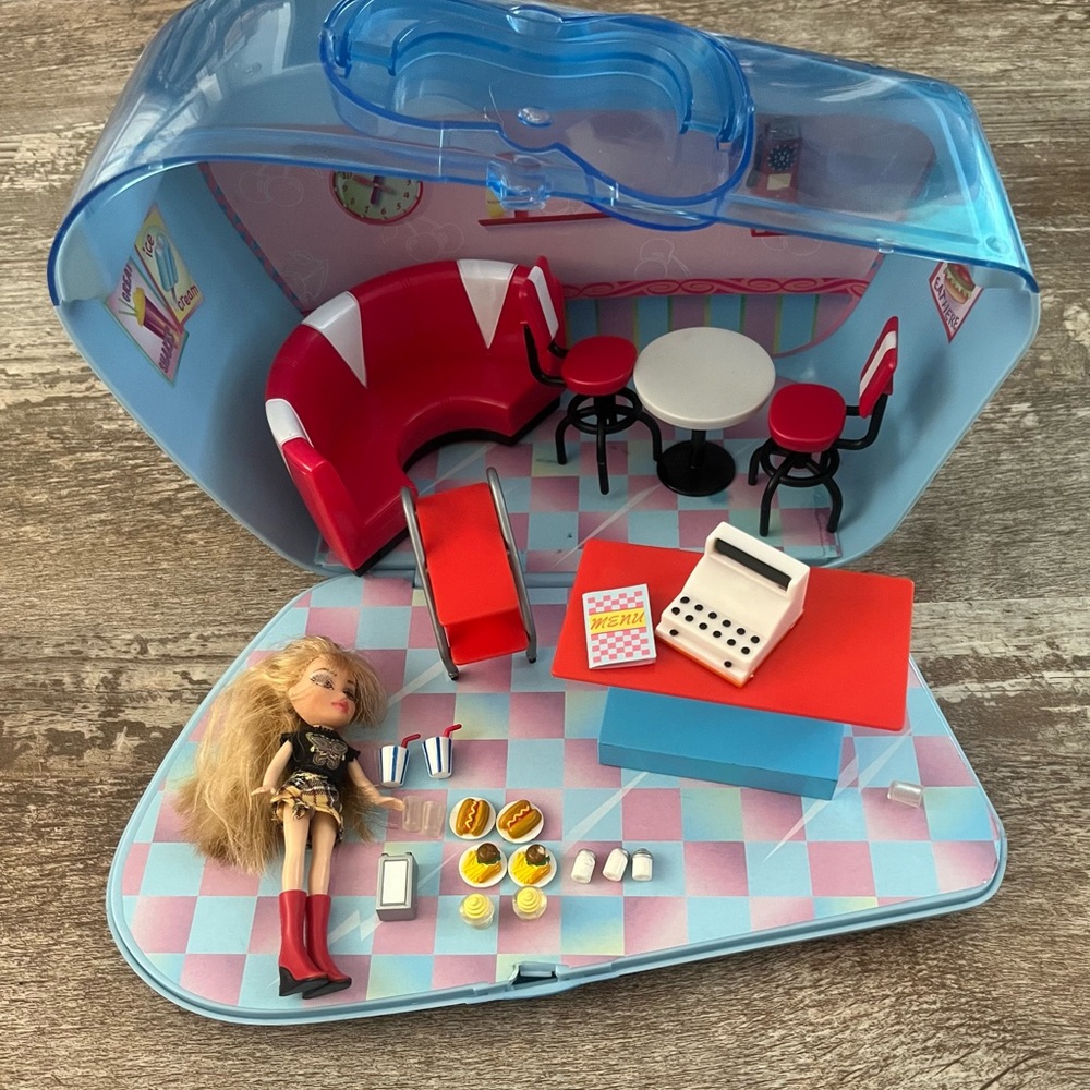 Lil Bratz Diner Playset With Doll and accessories